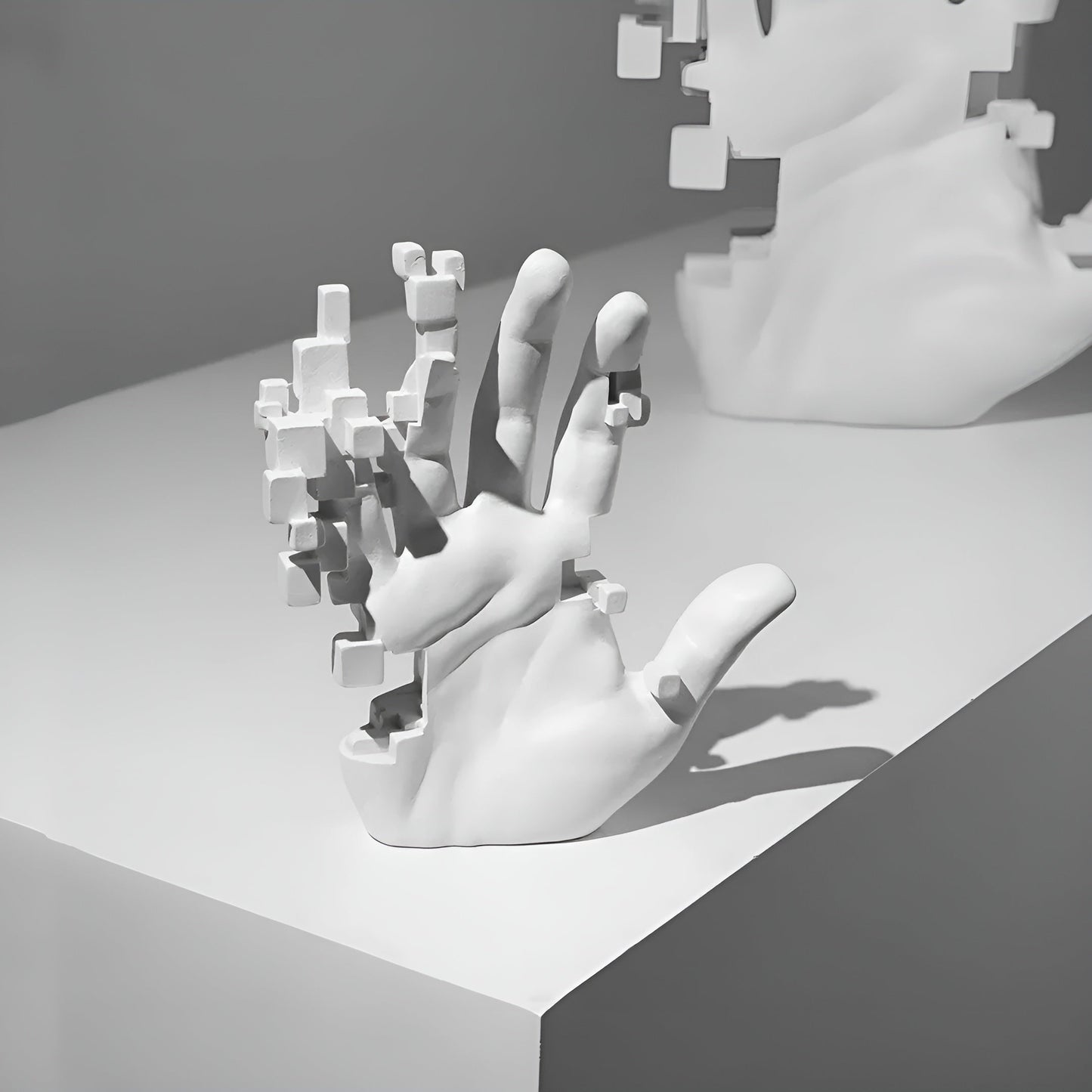 MosaicArt – Abstract Harz Hand Sculpture in Modern Elegance
