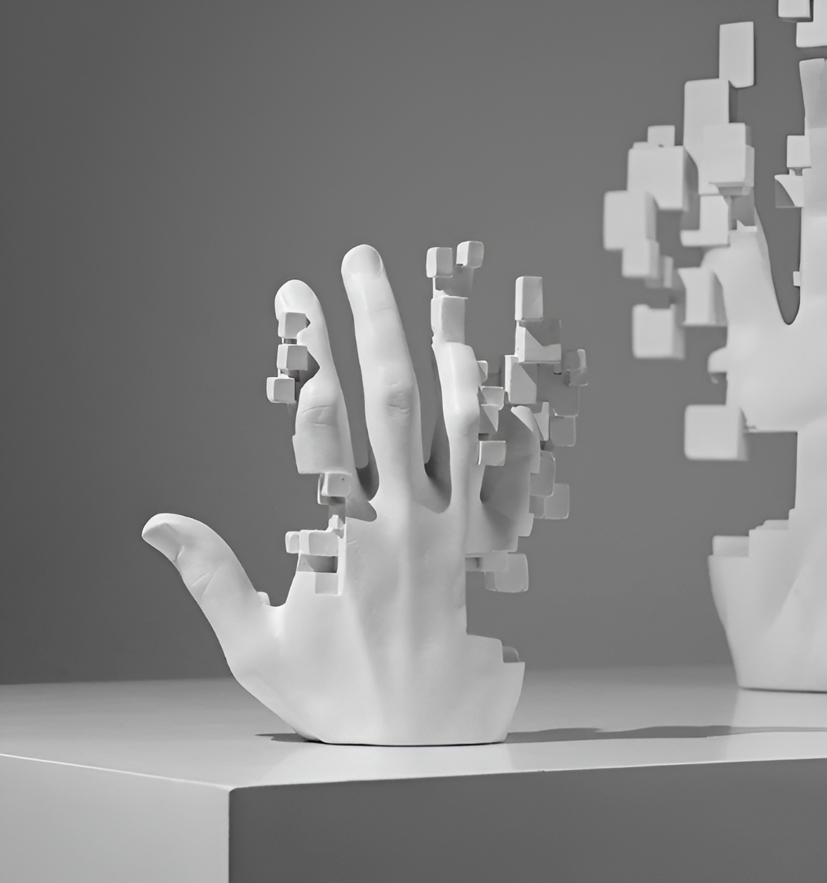 MosaicArt – Abstract Harz Hand Sculpture in Modern Elegance
