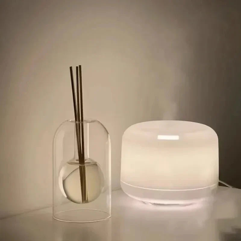 AromaLuxe – Elegant Fragrance Diffuser with Minimalist Design for a Soothing Atmosphere