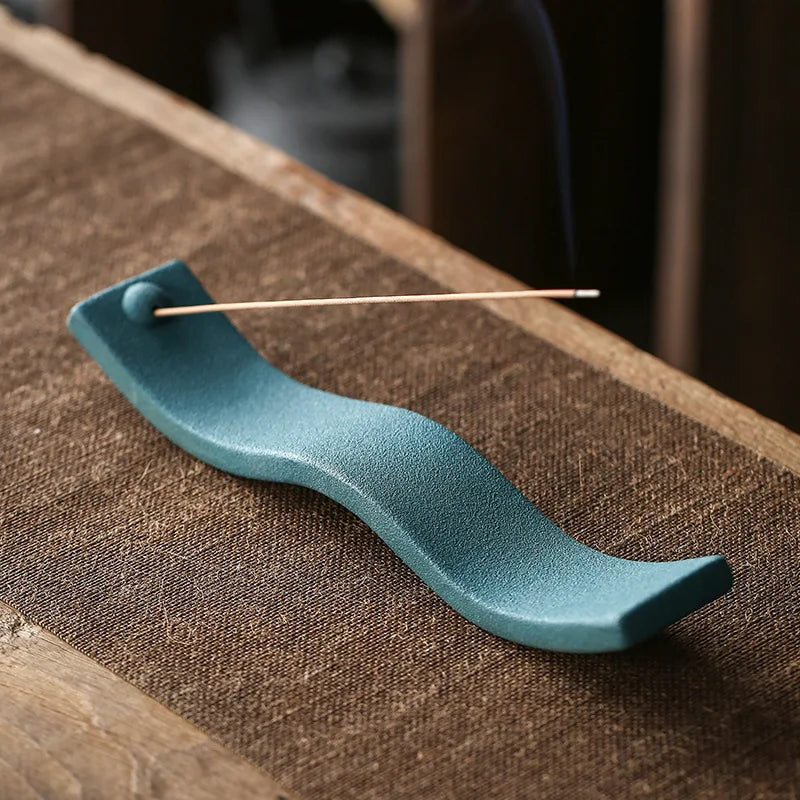 ZenWave – Elegant Ceramic Incense Holder with a Calming Wave Design