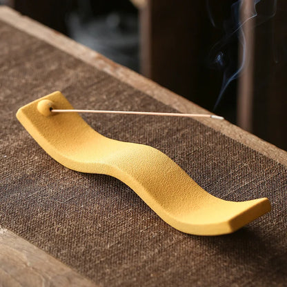 ZenWave – Elegant Ceramic Incense Holder with a Calming Wave Design