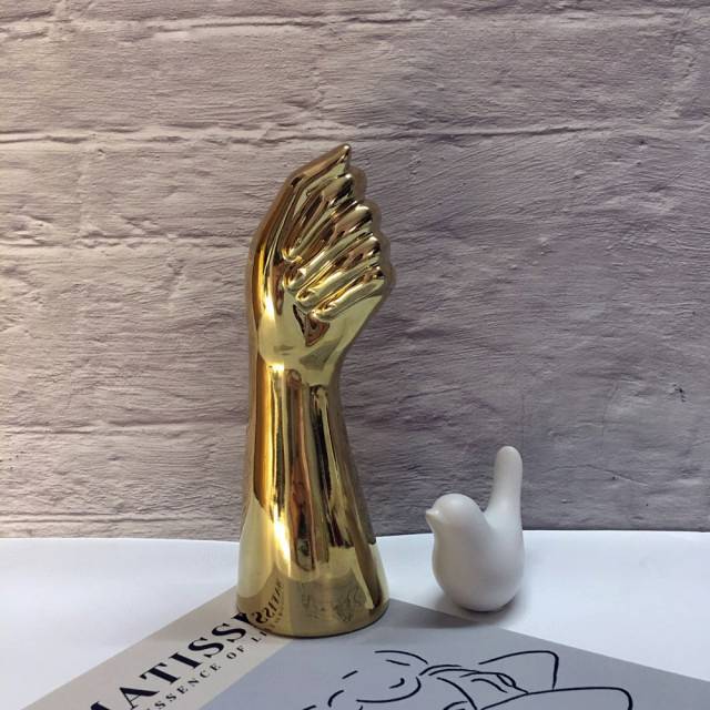 ArteLume Elegant Ceramic Vase – A Stylish Statement Piece for a Modern Interior