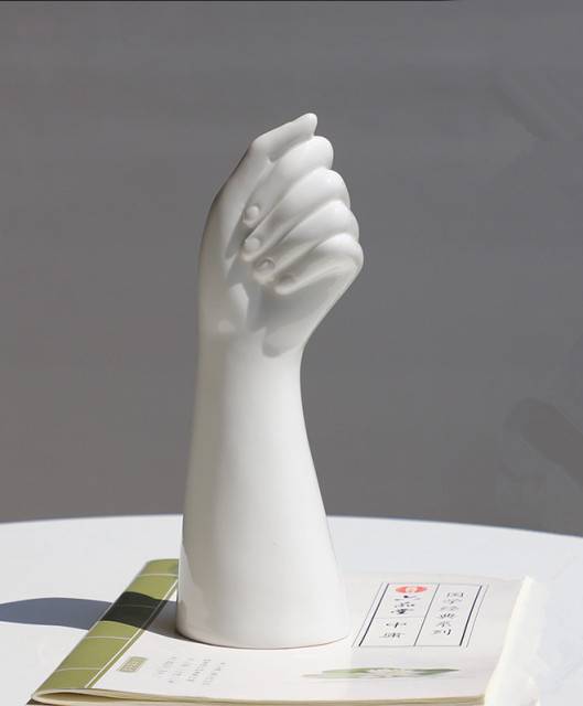 ArteLume Elegant Ceramic Vase – A Stylish Statement Piece for a Modern Interior